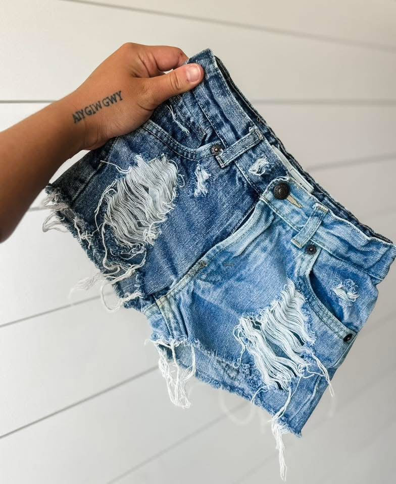 Size 6 Girls Half Bleach Levi’s