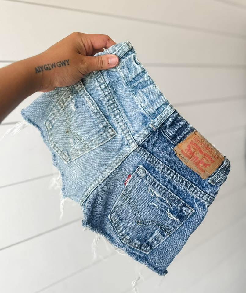 Size 6 Girls Half Bleach Levi’s