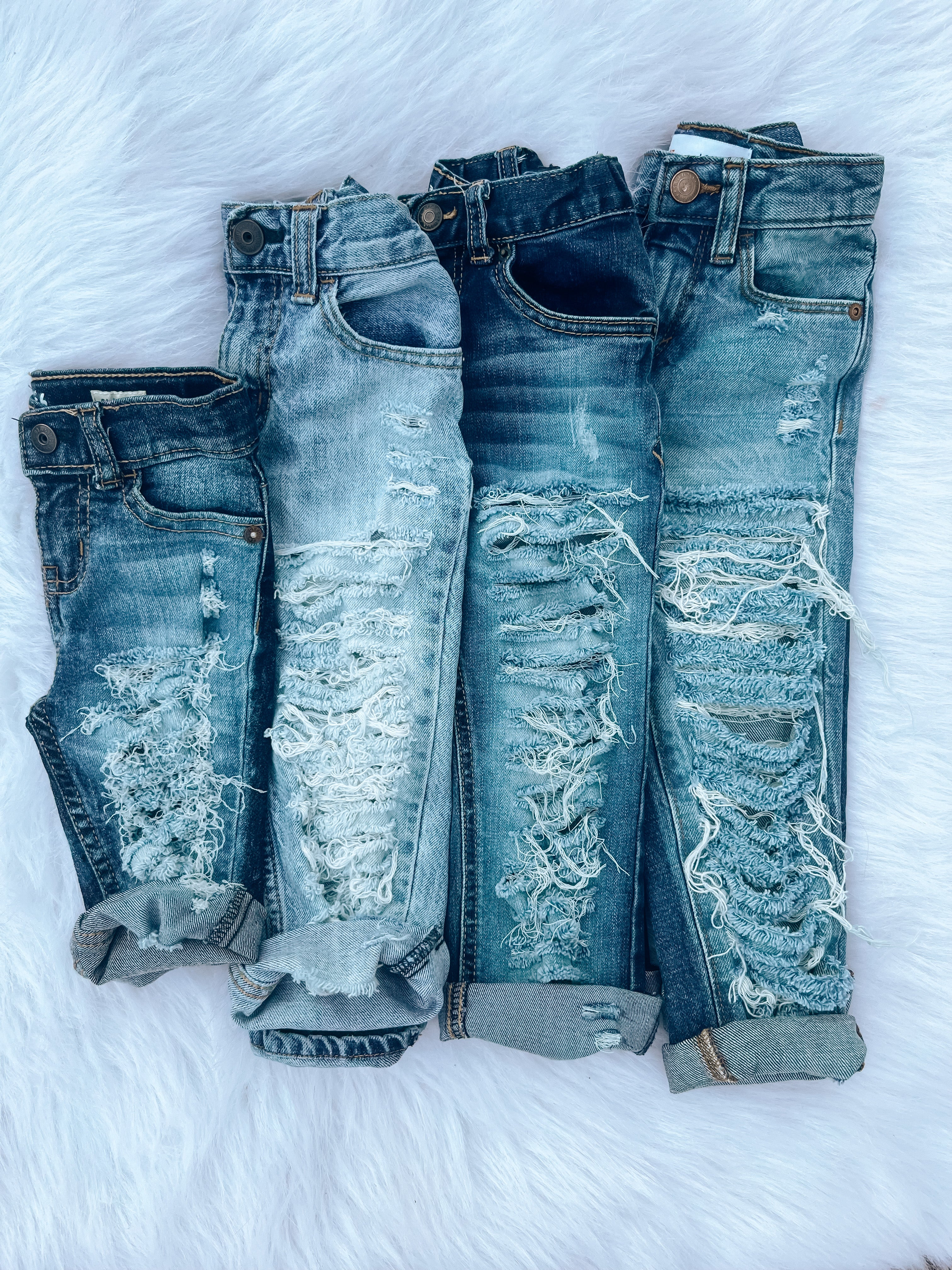 Deepika Padukone's Frazzle Jeans Grabs Attention - Boldsky.com